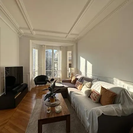 Apartament Authentique Parisien *